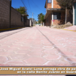 José Miguel Acatzi Luna entrega obra de pavimentación en la calle Benito Juárez en Guardia.