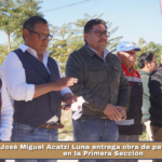 José Miguel Acatzi Luna entrega obra de pavimentación en la Primera Sección.