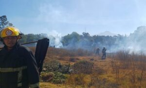 Fuego controlado: Policía Municipal y Bomberos salvan el día en Tlaxcala