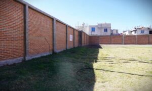 Autoridades municipales, comunidad educativa y padres de familia celebran entrega de barda perimetral en el Jardín de Niños “Antonio González Abascal”