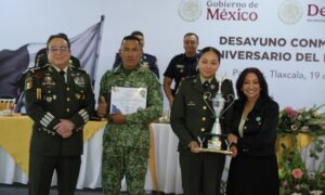 Gobernadora Lorena Cuéllar asiste al 113 aniversario del ejército; recibe respaldo de las Fuerzas Armadas en Tlaxcala 