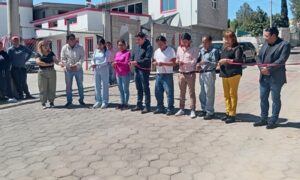 Entrega alcalde de Amaxac obra en calle de la Sección Tercera