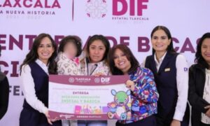 Encabeza Lorena Cuéllar quinta entrega de becas para la primera infancia en Tlaxcala 