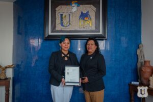 Universidad Metropolitana de Tlaxcala celebra titulación de nueva licenciada en Psicología Clínica