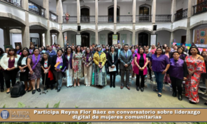 Participa Reyna Flor Báez en conversatorio sobre liderazgo digital de mujeres comunitarias.