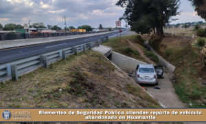Elementos de Seguridad Pública atienden reporte de vehículo abandonado en Huamantla.