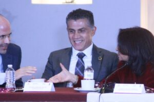 Tras lluvias, alcalde capitalino descarta daños en bulevar Ocotelulco y atribuye encharcamientos a acumulación de basura.