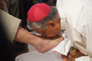 Entre fe y servicio, obispo llama a vivir una Iglesia cercana en Jueves Santo