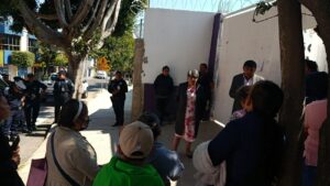 Tensión y denuncias marcan traslado de la primaria Emiliano Zapata a nueva sede