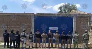 Tras cateo en inmueble, Dirección de Seguridad Pública, Vialidad y Transporte de Apizaco recupera vehículo con reporte de robo.