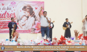 Santa Anita Nopalucan celebra a las madres con regalos, música y convivencia familiar.