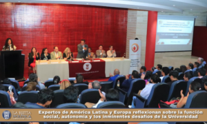 Expertos de América Latina y Europa reflexionan sobre la función social, autonomía y los inminentes desafíos de la Universidad.