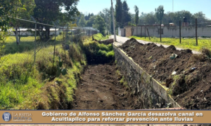 Gobierno de Alfonso Sánchez García desazolva canal en Acuitlapilco para reforzar prevención ante lluvias.