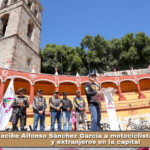 Recibe Alfonso Sánchez García a motociclistas nacionales y extranjeros en la capital.