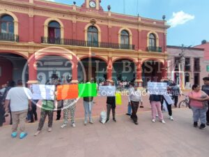 Comerciantes arremeten contra alcalde de Calpulalpan, acusan que cierre de tianguis fue arbitrario.