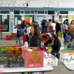 Mercado a Bajo Costo beneficia a familias de La Magdalena Tlaltelulco.