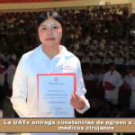 La UATx entrega constancias de egreso a 140 nuevos médicos cirujanos.