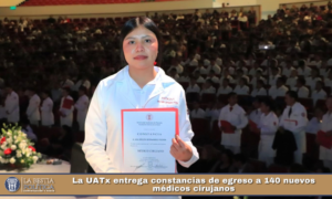 La UATx entrega constancias de egreso a 140 nuevos médicos cirujanos.