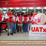 Estudiantes de Diseño Gráfico entregan al Rector obra conmemorativa por los 50 años de la UATx.