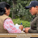 Gobierno de Zacatelco entrega nueva alarma vecinal en la Segunda Sección.