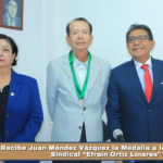 Recibe Juan Méndez Vázquez la Medalla a la Trayectoria Sindical “Efraín Ortiz Linares”.