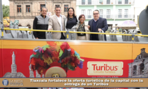 Tlaxcala fortalece la oferta turística de la capital con la entrega de un Turibús.