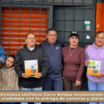 Continúa Idelfonso Carro Roldán fortaleciendo la seguridad ciudadana con la entrega de cámaras y alarmas vecinales.