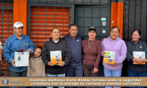 Continúa Idelfonso Carro Roldán fortaleciendo la seguridad ciudadana con la entrega de cámaras y alarmas vecinales.