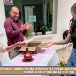 Entrega Gobierno de Alfonso Sánchez García zapatillas de ballet a talentos de la capital.