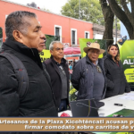 Artesanos de la Plaza Xicohténcatl acusan presiones para firmar comodato sobre carritos de venta.