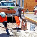 Continúa Ayuntamiento de Tlaxcala trabajos de nivelación de adoquín en la Calle 20 de Noviembre para mejorar la movilidad.