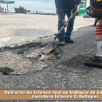 Gobierno de Ixtenco realiza trabajos de bacheo en la carretera Ixtenco-Zitlaltepec.