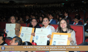 La UATx fortalece su legado con la entrega de 776 títulos profesionales.