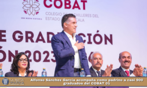 Alfonso Sánchez García acompaña como padrino a casi 900 graduados del COBAT 01.