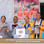Entrega de lentes beneficia a habitantes de El Cerrito de Guadalupe.