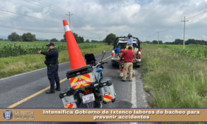 Intensifica Gobierno de Ixtenco labores de bacheo para prevenir accidentes.