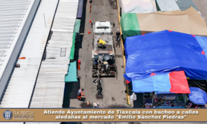 Atiende Ayuntamiento de Tlaxcala con bacheo a calles aledañas al mercado «Emilio Sánchez Piedras».