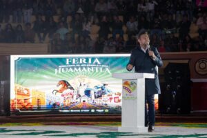 Santos Cedillo recibe respaldo ciudadano en la presentación de la Feria de Huamantla 2026.