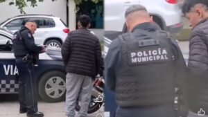 Suspenden a policías de Apizaco tras difusión de video; investigan presuntos actos de corrupción.