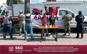 Detienen SSC y Marina a dos personas por narcomenudeo en Chiautempan.