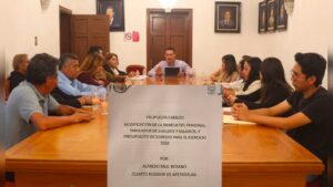 Cabildo de Apetatitlán rechaza propuesta de Paul Rosano; regidor defiende sustento de iniciativa.