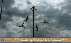 Entre música, tradición y cultura, los Voladores Águilas Aztecas impactan en la Feria de Huamantla.