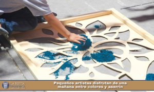Pequeños artistas disfrutan de una mañana entre colores y aserrín.
