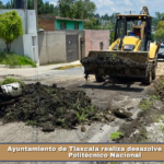 Ayuntamiento de Tlaxcala realiza desazolve en avenida Politécnico Nacional.
