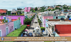 Gobierno que escucha y que resuelve atiende con desazolve rejillas en la calle Porfirio Díaz de la capital.
