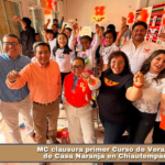 MC clausura primer Curso de Verano de Casa Naranja en Chiautempan.