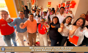 MC clausura primer Curso de Verano de Casa Naranja en Chiautempan.