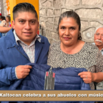 Xaltocan celebra a sus abuelos con música y regalos.