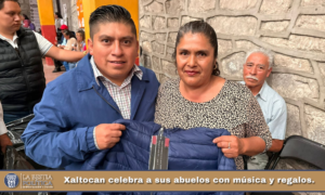 Xaltocan celebra a sus abuelos con música y regalos.