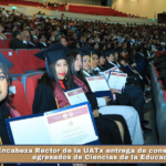 Encabeza Rector de la UATx entrega de constancias a 192 egresados de Ciencias de la Educación.